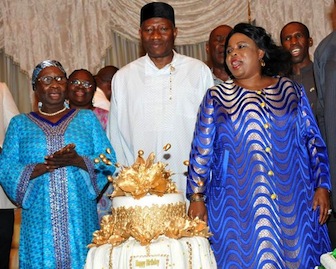 President Goodluck Jonathan (C) his wife, Patience Jonathan (R) and a member of his family take a pose with his birthday cake