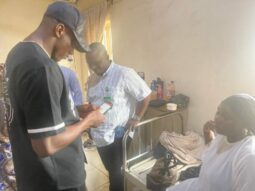 Awoniyi at the Ilorin General Hospital, during his surprise visit on Thursday to support patients.