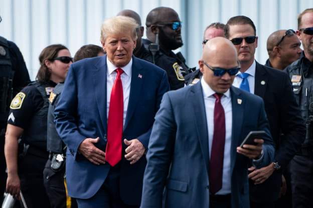 Trump arrives in court in Miami