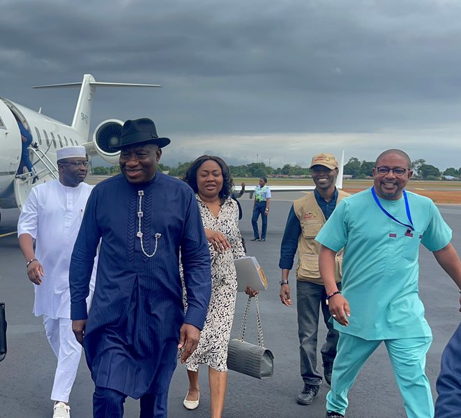 Jonathan arrives Sierra Leone ahead general election (Photos) - Vimarsana News